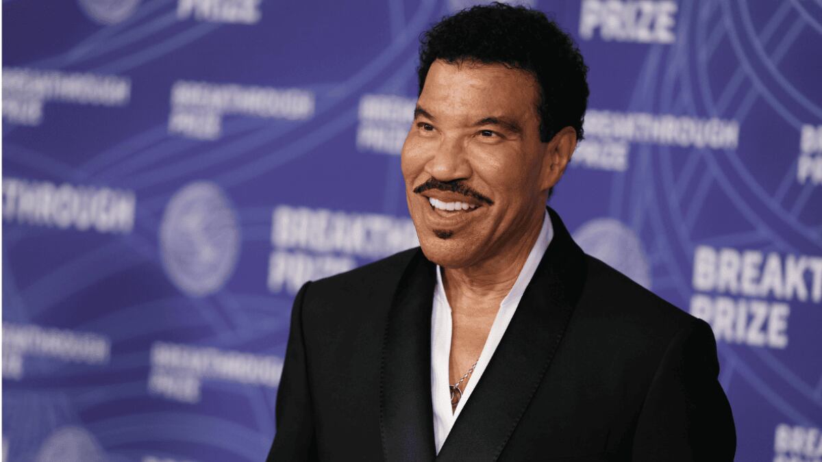 Lionel Richie sale de cuidados intensivos tras pasar tres días hospitalizado