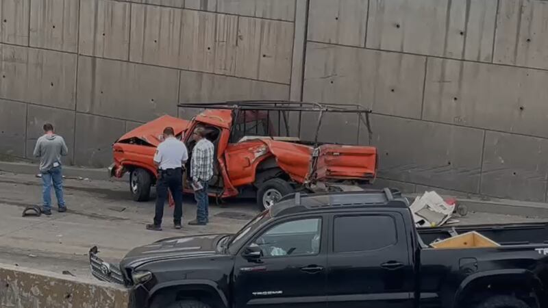 ¡Impactante! Tráiler choca 30 carros en la 5 y 10: 20 lesionados y 4 prensados
