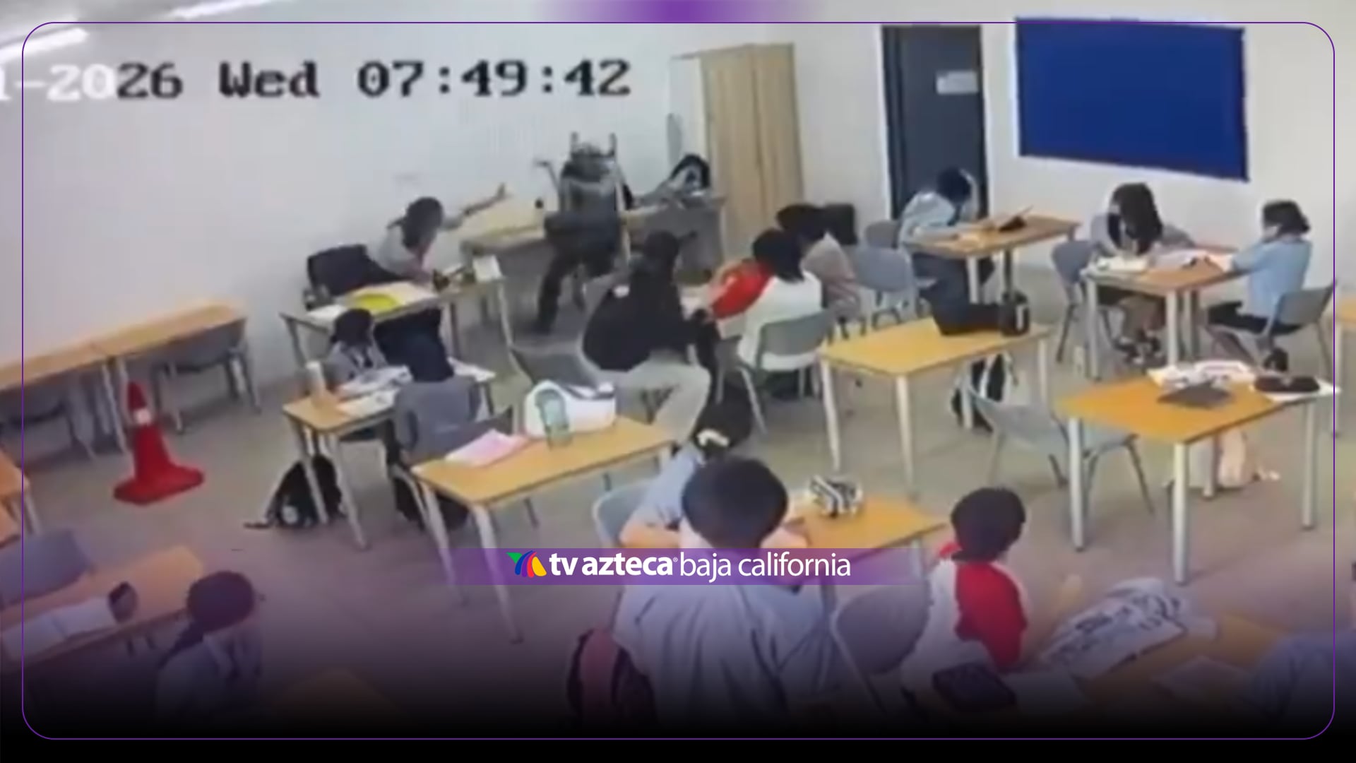 Nuevo video muestra ataque con hacha contra una maestra; un alumno intervino para detenerlo | VIDEO